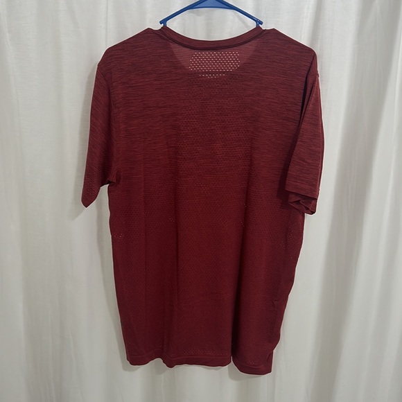 Lululemon Large Vent T Shirt EUC - Picture 2 of 4